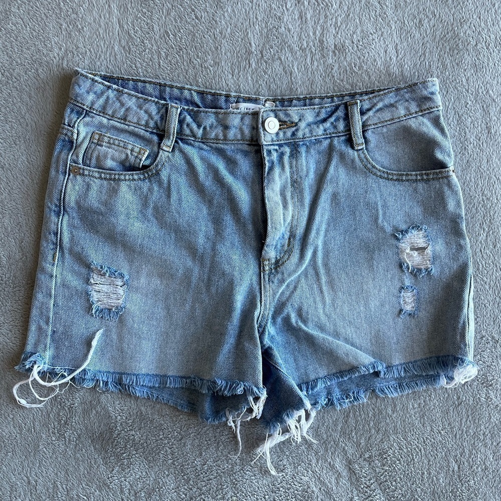 Avec Les Filles Light Blue Denim Raw Hem Shorts Size 29